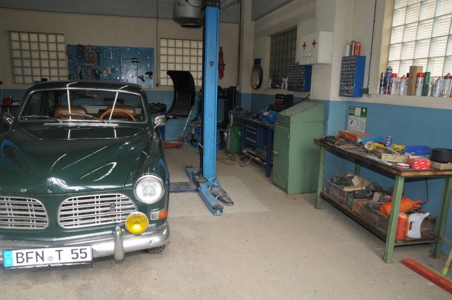Die Autowerkstatt Preisinger aus „Dahoam Is Dahoam“. Die Autowerkstatt Preisinger aus „Dahoam Is Dahoam“.