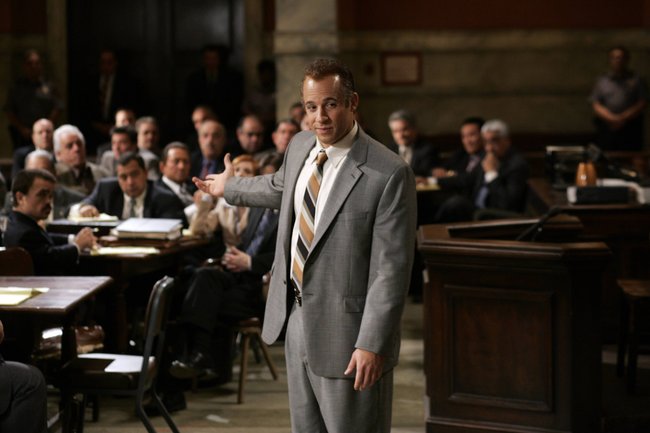 Jackie DiNorscio (Vin Diesel) geht keinen Deal mit dem FBI ein. Jackie DiNorscio (Vin Diesel) geht keinen Deal mit dem FBI ein.