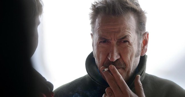 Rocco Schiavone (Marco Giallini) ist ein Kommissar mit Ecken und Kanten. Rocco Schiavone (Marco Giallini) ist ein Kommissar mit Ecken und Kanten.